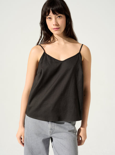 Ausgestelltes Tanktop