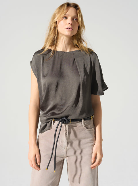 Asymmetrische Bluse mit U-Boot-Ausschnitt